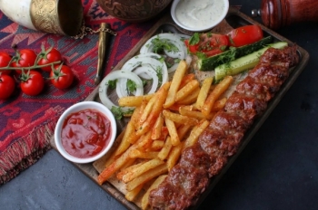 Порция с люля баранина